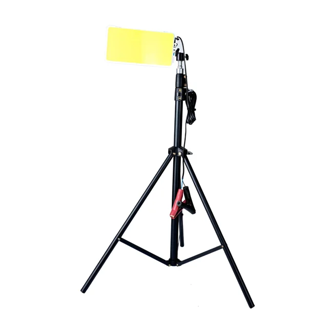 Portable camping lamp with tripod